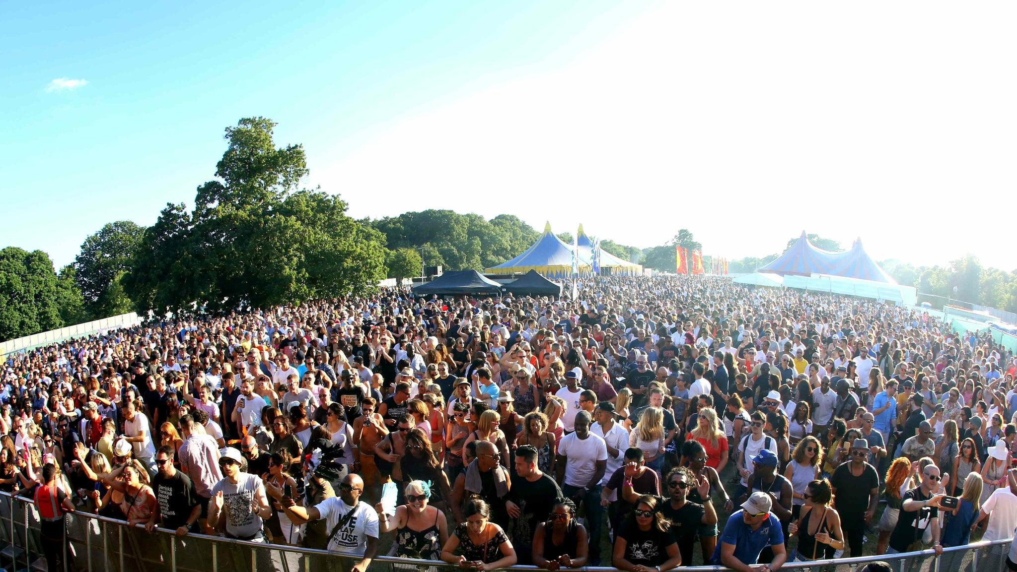 Sun shining, crowd screaming...